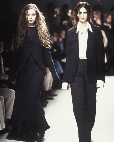 1990s Fashion Trends, High Fashion Couture, Midsize Fashion, Archive Fashion, 1990s Fashion, Dark Feminine Aesthetic, Dark Feminine, Press Tour, Vintage Couture