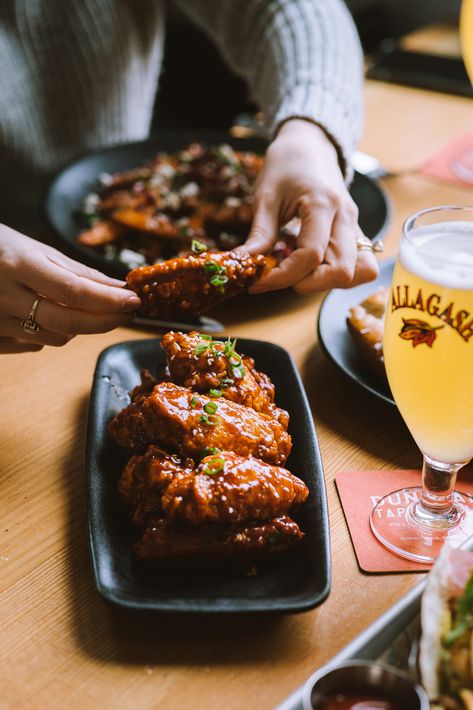 Chicken Wing Food Photography, Chicken Wings Photoshoot, Chicken Wings Photography Food Styling, Wings Food Photography, Chicken Wings Photography, Chicken Wings Restaurant, Chicken Wings Bbq, Wings Restaurant, Wings Photography