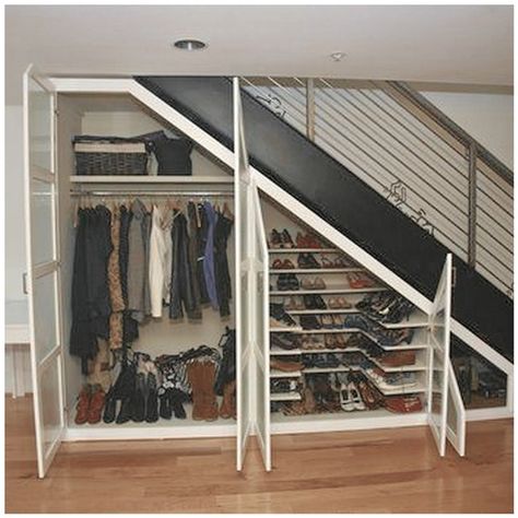 Cosy Hallway, Closet Under The Stairs, Understair Storage, Under Stairs Storage Solutions, Space Under Stairs, Closet Under Stairs, تحت الدرج, Stairs Renovation, Closet Clothes Storage