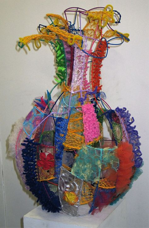 Fabric Vessels Fiber Art, Fabric Vessels, Sculpture Lessons, Textile Sculpture, Textile Fiber Art, Fibre Art, Wire Sculpture, Art Textile, Wire Art