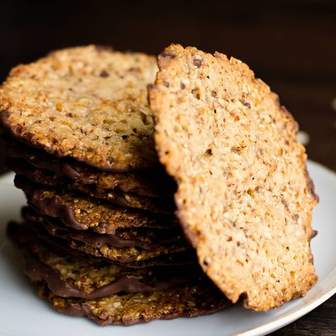 I'm always looking for new recipes to try out - esp holiday favorites from around the world.  So when National Cookie Day came up - today - I decided to give these Florentine italian almond lace cookies a try!  They are so very easy and I love the slightly sweet cookies with a great crunch. You can enjoy them plain, or shape them into cones or tubes, or drizzle chocolate over the top - or my preferred way? spread some chocolate all over the back (everything is better with a little chocola... Lace Cookies Recipe, Florentine Cookies, Florentines Recipe, Italian Sweets, National Cookie Day, Italian Christmas Cookies, Lace Cookies, Pin Interest, Trifle Recipe