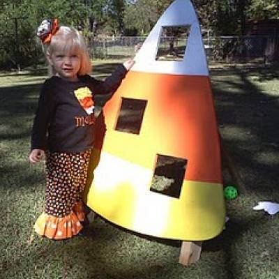 Candy Corn Bean Bag Toss {Halloween Party Games for Kids}A bean bag toss is a great game for a family party because all ages can play.  Making it more challenging is as easy as having the players take a step back.  This candy corn version is perfect for your Fall party.View This Tutorial Bean Bag Toss Game Diy, Harvest Festival Games, Halloween Bags Diy, Halloween Party Games For Kids, School Fall Festival, Fall Festival Games, Party Games For Kids, Fall Carnival, Festival Games