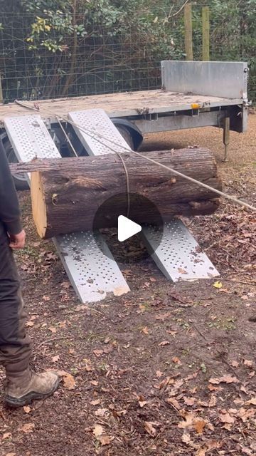 Adam Perry on Instagram: "Carving logs for @mattscarvings . Check out his page. These logs were to heavy for us to lift on the trailer so we rolled them up a ramp using the portable petrol winch . #knots #rope #winch #carving #woodcarving #woodcrafts #woodcraft #woodwork #chainsawcarving #logging #logger #pulley #forestry #treework #recovery #trailer #diy #diycrafts #woodworker #ancienttechnology #useful #farm #outdoors #countryside #rural #outdoorsman #towlife #skills #rigging #rigger" Log Furniture Diy, Log Furniture Plans, Trailer Diy, Logging Equipment, Outdoor Furniture Diy Easy, Diy Outdoor Furniture Plans, Easy Backyard, Outdoor Furniture Plans, Front Yard Landscaping Simple