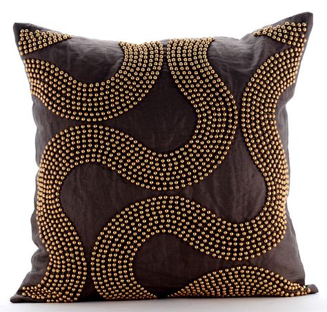 Brown Decorative Pillows, Brown Throw Pillow, Brown Throw Pillows, Couch Cushion Covers, Cushion Cover Designs, Bed Cushions, Gold Pillows, Couch Cushions, Linen Pillow Covers