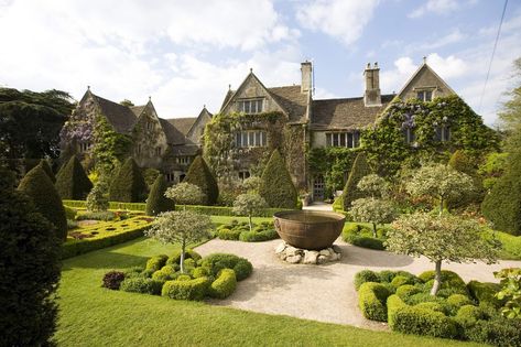 An 11-bedroom Tudor country house in the county of Wiltshire, is listed with Strutt & Parker for £3.5 million, or about $5.268 million. The home has formal gardens and a total of 4 1/2 acres. But there are only two bathrooms. Old English Manor, English Tudor Homes, English Houses, English Manor Houses, Old Manor, Rumah Minecraft, English Tudor, English Manor, Mansions For Sale