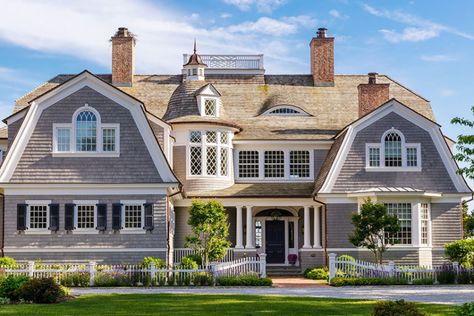 Cape Cod Mansion Exterior, Nantucket House Aesthetic, New England Architecture, Colonial Beach House, New England Coastal Homes, Dutch Colonial Exterior, Exterior Cottage, Gambrel Exterior, New England Mansion