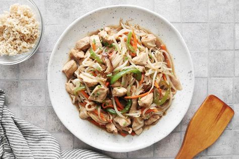 This recipe for chicken and bean sprouts stir-fry takes less than 30 minutes to cook. Serve it with rice for a delicious, veggie-packed meal. Stir Fry Beans, Garlic Chicken Marinade, Grilled Teriyaki Chicken, Sprout Recipes, Quick Weeknight Dinners, Chicken Stir Fry, Bean Sprouts, Onion Soup Mix, Vegetable Stir Fry