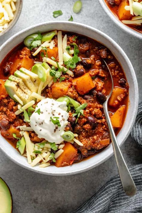 Black Bean Butternut Squash Turkey Chili Turkey Black Bean Chili, Chili Recipe With Black Beans, Squash Chili, Healthy Butternut Squash, Butternut Squash Chili, Chili Beans, Bean Chili Recipe, Chili Recipe Turkey, Black Bean Chili