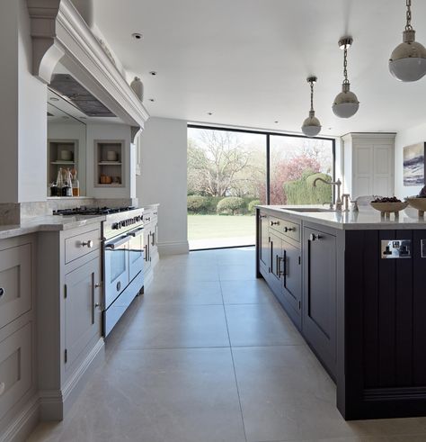 Traditional Shaker Kitchen Navy Kitchens, Cream Tiles, Green Shaker Kitchen, Galley Kitchen Remodel Ideas, Limestone Tiles, Galley Kitchen Remodel, Open Plan Kitchen Living Room, Kitchen Floor Tile, Shaker Kitchen