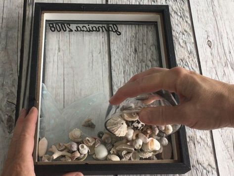 New Crafts For 2023, Seashell Shadow Boxes, Seaglass Beach, Seashell Display, Shell Display, Nautical Bathroom, Picture Frame Crafts, Seashell Projects, Shell Crafts Diy