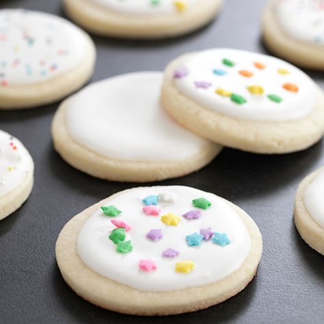 Gluten Free Royal Icing Gluten Free Cutout Sugar Cookies, Gluten Free Sugar Cookies Easy, Soft Frosted Sugar Cookies, Gluten Free Sugar Cookies, Gluten Free Chocolate Chip, Cassava Flour, Sugar Cookie Frosting, Soft Sugar Cookies, Easy Sugar Cookies