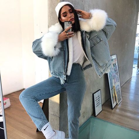 winter wear Fur Jacket Outfit, Summer Outfits Minimalist, Denim Jacket With Fur, Stylish Fall Outfits, Classic Denim Jacket, Summer Dress Outfits, Fashion Dresses Casual, Casual Winter Outfits, Winter Coats Women