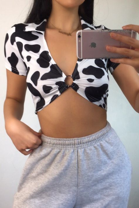 Cow Print Top, Outfit Layout, Illustration Fashion Design, Swaggy Outfits, Cow Boy, Hot Outfits, Girls Fashion Clothes, Cow Print, Aesthetic Outfits