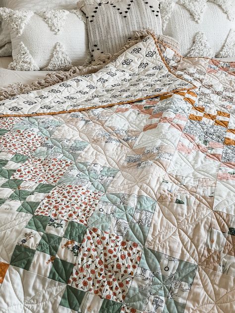 Maureen Cracknell Fabrics — Blog — Sharon Holland Designs Quilt Bed Aesthetic, Farmhouse Quilts Pattern, Simple Vintage Quilt Patterns, Patchwork Quilt Designs, Cottage Core Quilt Patterns, Dark Colored Quilts, Quilt Bed Spread, Quilt Wall Decor, One Color Quilt Patterns