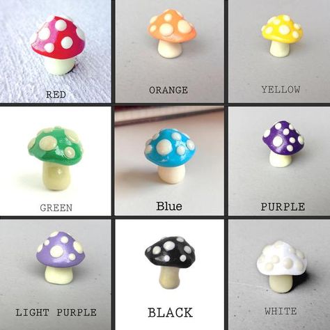 Easy Clay Miniatures, Polymer Clay Toadstools, What To Make From Clay, Mini Clay Mushrooms, Terrarium Fairy Garden, Polymer Clay Mushroom, Miniature Terrarium, Clay Moulding, Mini Terrarium