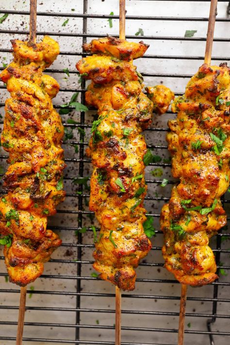 Chicken Skewers In Oven, Chorizo Skewers, Stuffed Pita, Chicken And Chorizo, Chicken Skewer Recipe, Cheesecake Cups, Doner Kebab, Nashville Hot, Skewer Recipes