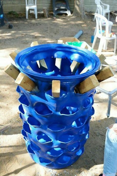 Plastic Drums, Barrel Projects, Vertical Garden Design, Hydroponic Farming, Vertical Garden Diy, Vegetable Garden Diy, Barrel Planter, Veg Garden, Front House Landscaping