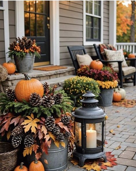 Front Yard Fall Decor, Small Fall Porch, Porch Fall Decorating Ideas, Porch Fall Decor, Fall Front Porch Ideas, Fall Front Porch Decor, Autumn Decorating, Fall Front Porch, Fall Outdoor Decor