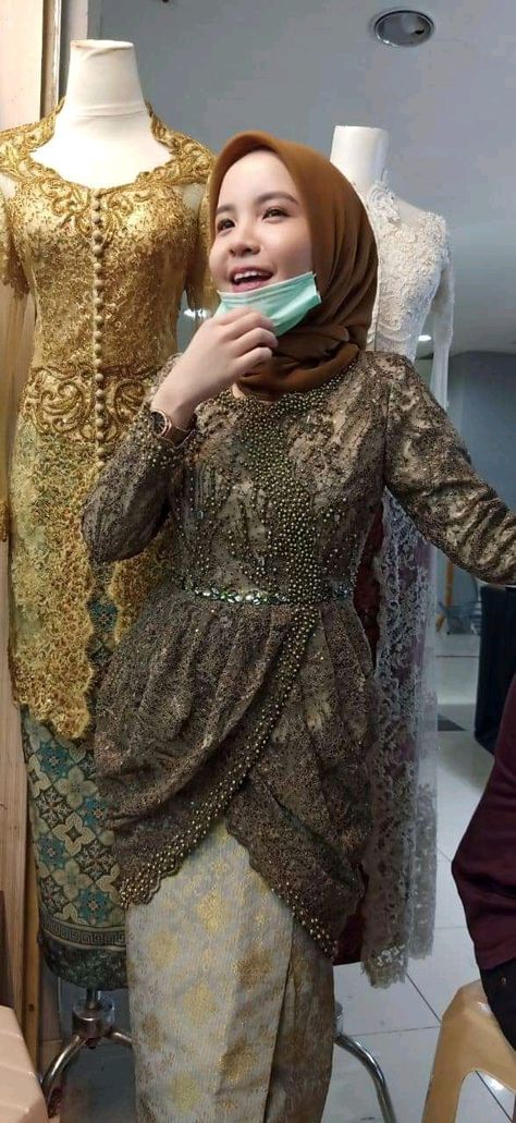 Model Kebaya Brokat Modern Untuk Orang Gemuk, Kebaya Wisuda Big Size, Kebaya Terracota, Kebaya Brokat Modern Simple, Outfit Wisuda, Kebaya Simple, Kebaya Modern Hijab, Model Dress Kebaya, Dress Brokat Modern