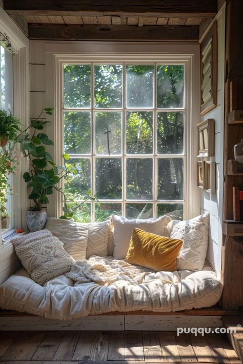 small-sunroom-ideas-15 Sunroom Daybed, Tiny Sunroom, Silversmith Studio, Small Sunroom Ideas, Geometry Project, Farmhouse Sunroom, Cozy Sunroom, Small Sunroom, Cozy Window Seat