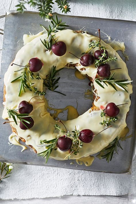 Christmas pudding wreath recipe Recipe - Better Homes and Gardens: DIY, Renovation, Gardening & Recipes Christmas Pudding Wreath, Showstopping Christmas Desserts, Fruit Christmas Desserts, Cold Christmas Desserts, Christmas Buffet Desserts, Show Stopping Desserts, Christmas Traybakes, Christmas No Bake Cheesecake, Christmas Desserts Impressive