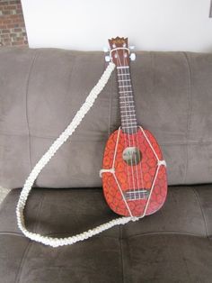 Macrame Ukulele Strap, Ukulele Diy, Ukulele Design, Ukulele Art, Uke Songs, Ukulele Tutorial, Ukulele Straps, Ukulele Accessories, Ukulele Music