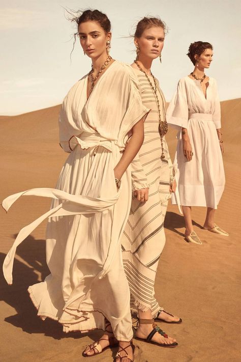 Zara Spring/Summer 2019 Collection Confirms The Colour Of The Season | Glamour UK Zara Outfit Ideas, Zara Summer Dress, Zara Spring, Desert Photoshoot, Rara Avis, Zara Summer, Campaign Photography, Outfit Zara, Mode Zara