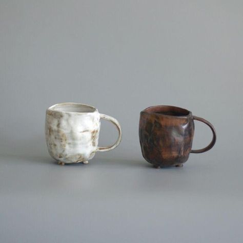 Two mugs side by side against a grey background - both are handmade with unique shapes. The left is mottled white with splashes of brown and the right is mottled brown with splashes of black. Ceramics Mugs, Cerámica Ideas, Hand Molding, Style Japonais, Ceramic Coffee Cups, Stoneware Mugs, Pottery Mugs, Buy Handmade, Ceramic Cups