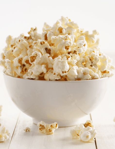 Coconut Oil Stovetop Popcorn Coconut oil popcorn is the perfect, easy, late-night snack that hits the spot! Healthy Popcorn Recipes, Low Glycemic Snacks, Easy Popcorn, How To Make Popcorn, Stovetop Popcorn, Healthy Popcorn, Homemade Popcorn, Popcorn Balls, Popcorn Recipes