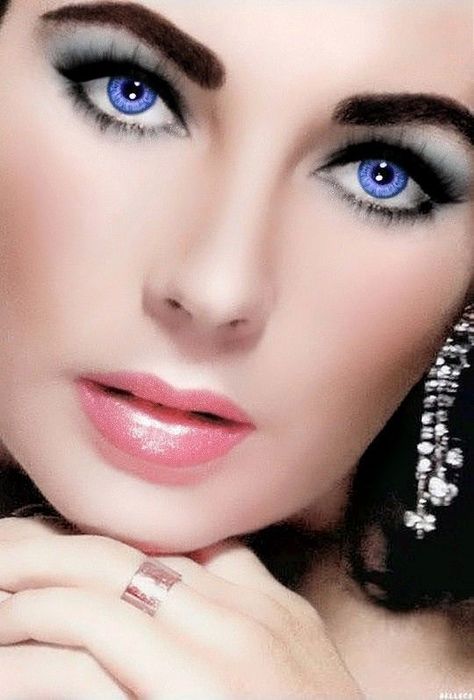 Elizabeth Taylor Eyes, Elizabeth Taylor Cleopatra, Classic Hollywood Glamour, Vintage Hollywood Glamour, Violet Eyes, Most Beautiful Eyes, Hollywood Icons, Old Hollywood Glamour, Elizabeth Taylor