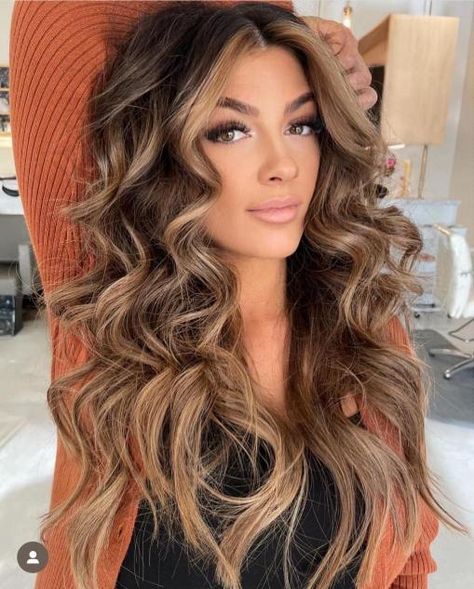 Caramel Blonde Money Piece and Balayage Money Piece And Balayage, Money Piece Caramel, Dark Money Piece, Dark Money Piece Hair, Framing Balayage, Bayalage Hair, Blonde Money Piece, Salted Caramel Brownie, Money Piece Hair