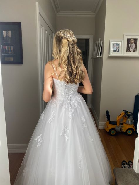 #hairinspo #debutante #weddinghair #updo #halfuphalfdown Debutante Ball Hairstyles, Deb Dresses Debutante, Debutante Hair, Deb Hairstyles, Debutante Hairstyles, Debs Hairstyles, Deb Dress, Weddinghair Updo, Debutante Dresses