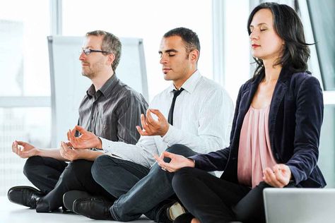 Corporate wellness program tips and ideas to help your workplace keep employees fit and healthy. Employee Wellness Programs, Corporate Yoga, Corporate Wellness Programs, Office Health, Evening Yoga, Quick Meditation, Office Yoga, Healthy Workplace, Workplace Wellness