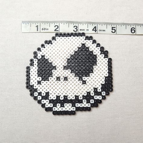 Nightmare Before Christmas Pixel, Nightmare Before Christmas Pixel Art, Pearl Beads Ideas, Christmas Pixel Art, Christmas Pixel, Christmas Magnet, Perler Art, Pony Bead Patterns, Beads Designs