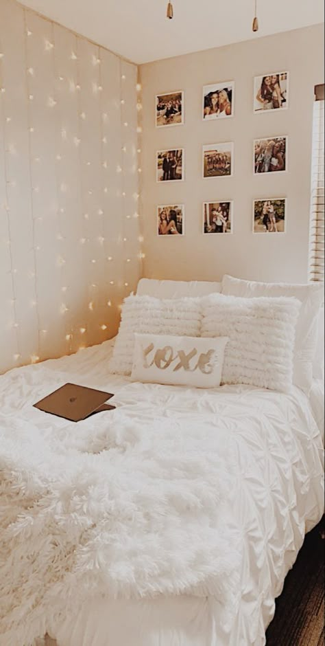 Minimalist Apartment Bedroom Decor, Teen Bedroom Night Lights, Bedroom Models Design, Half Room Ideas Bedrooms, Bedroom Inspirations White Furniture, Triangle Room Layout, Simple Bedroom Decor Small Spaces, Room Ideas Basic, Hostel Room Decor Ideas