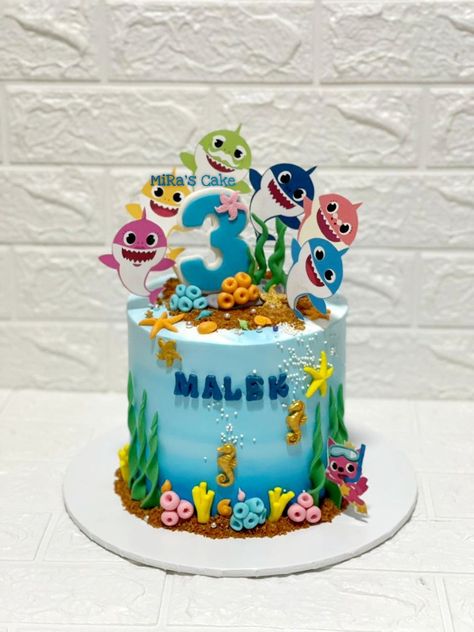 Kue Ulang Tahun Baby Shark, Baby Shark Torte, Baby Shark Cake Boy, Baby Shark 3rd Birthday, Baby Shark Cake Ideas, Baby Shark Theme Cake, Cake Shark, Baby Shark Birthday Cake, Shopkins Birthday Cake