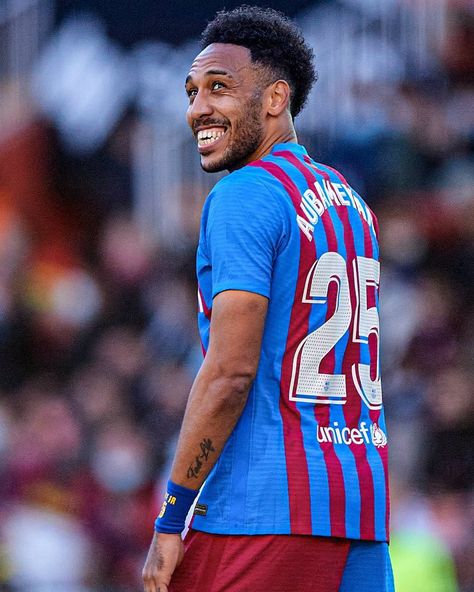 Pierre-Emerick Aubameyang officially has his first hat trick for Barcelona after the referee credited him for the the deflection on Pedri's shot 🎩 Pierre Aubameyang, Pierre Emerick Aubameyang, Chill Wallpaper, Premier Lig, Pierre-emerick Aubameyang, Professional Football, Football League, Fc Barcelona, Soccer Players