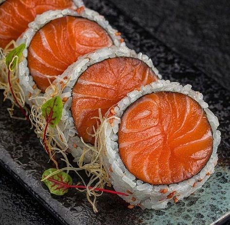 Sushi Lover Sushi Recipes Homemade, Salmon Sushi, Nasi Goreng, Sushi Recipes, Sushi Rolls, Biryani, Sashimi, Food Obsession, Pretty Food