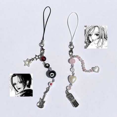 Nana anime inspired phone charms! Perfect for you and your best friend or partner ( .  ̫..ˬ. ) ITEM INFO ♡ Length (including strap): 16.7cm (black keychain) and 8cm (pink keychain) ♡ Made with glass beads, faux pearls, acrylic beads, and stainless steel wire ♡ Please note that each keychain is handmade and therefore may have slight differences compared to the listing photos/videos KEYCHAIN CARE ♡ Please avoid exposing the keychain to water or moisture, as it can affect its longevity and quality Phone Charms Aesthetic, Charms Aesthetic, Aesthetic Purse, Keychain Beads, Coquette Grunge, Beads Keychain, Nana Anime, Y2k Phone, Keychain Charms