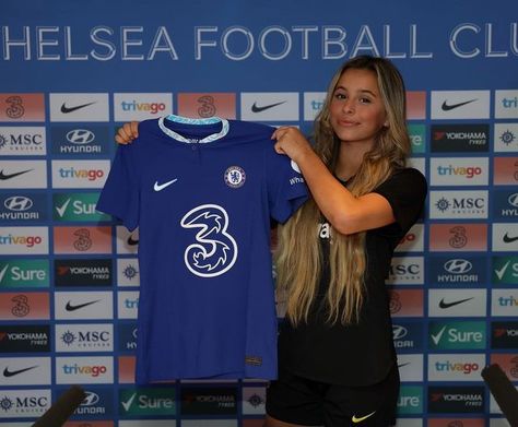 Ria Bosé Chelsea, Turkey Trip, Football Girl, Female Football, Female Football Player, Chelsea Players, Chelsea Girls, Soccer Funny, Girl Sign