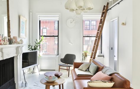 The apartment is just 600 square feet, but the 13-foot ceilings and white wooden floors make it appear much larger. And there are exposed beams, a soaking tub, and a working fireplace in this remodeled space. White Wooden Floors, 600 Sq Ft Apartment, White Wooden Floor, Apartment Deco, Colorful Apartment, Apartment Decoration, Wooden Floors, Small Apartment Living, Design Apartment