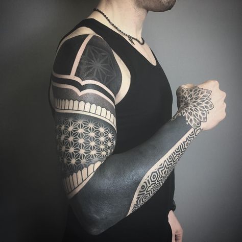 Blackwork Tattoos – 60+ Designs And The Best Tattoo Artists — InkMatch Blackout Tattoo Ideas, 00 Tattoo, Neotribal Tattoo, Black Sleeve Tattoo, Geometric Tattoo Sleeve Designs, Artistic Tattoos, Hirsch Tattoo, Solid Black Tattoo, Blackout Tattoo