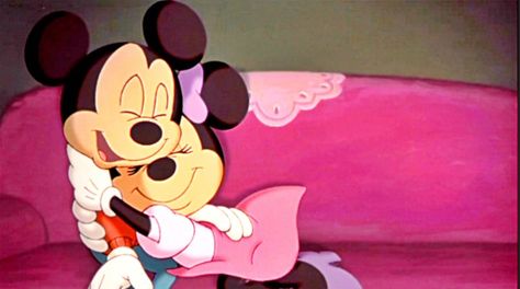 Mickey and Minnie hugging. From Mickey's Once Upon a Christmas Minnie Mouse Background, Disney Amor, Disney Romance, Disney Quizzes, Minnie Y Mickey Mouse, Mickey And Minnie Love, Disney Quiz, Minnie Mouse Pictures, Walt Disney Characters