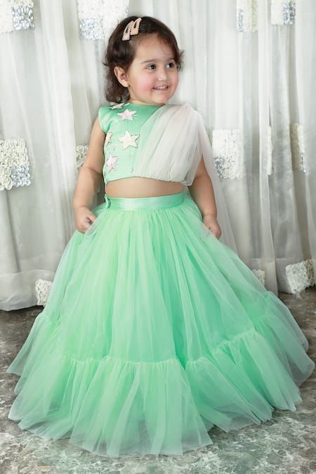 Buy Green Net Embroidery Sequin Stars Crop Top And Lehenga Set For Girls by Darleen Kids Couture Online at Aza Fashions. Kids Choli Designs Latest, Net Crop Top Designs For Lehenga, Crop Top Designs For Kids, Kids Crop Tops Designs, Kids Crop Top Lehenga Designs, Crop Top Lehenga For Kids, Kids Lehanga Design, Reka Bentuk Blaus, Crop Top And Lehenga