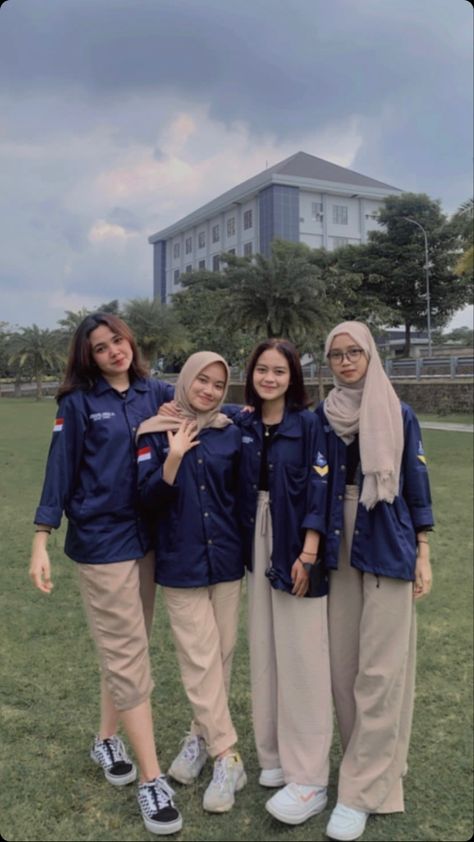 Pdh Organisasi Outfit, Outfit Kerja, Outfit Kampus, Outfit Kemeja, Outfit Ngampus, Simple Dress Casual, Hijabi Outfits Casual, Hijabi Outfits, Outfit Hijab