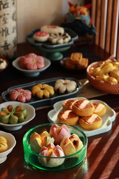 Chinese Sweets, Chinese Pastry, Chinese Tea House, Chinese Desserts, Chinese Menu, Traditional Chinese Food, Clay Idea, Bene Gesserit, Traditional Sweets