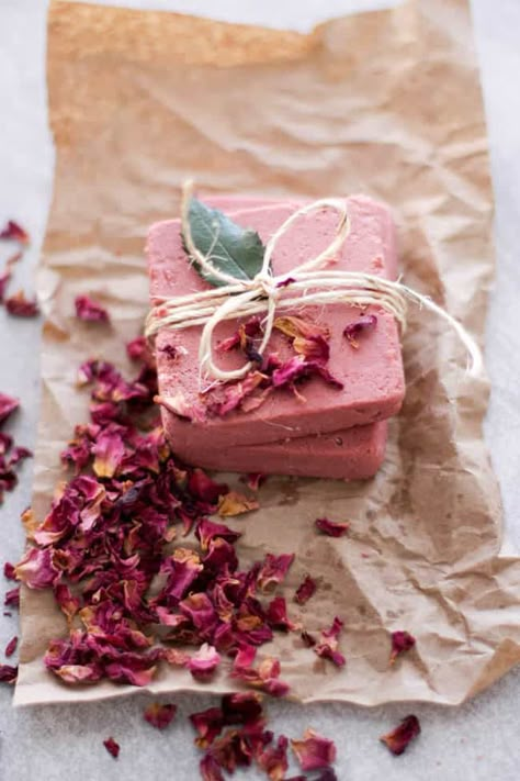 Pink clay, rosewater and Himalayan pink salt come together to make a super pretty-in-pink soap bar that makes a great gift. Pink Soap Bar, Soap Photography, Savon Diy, Diy Soap Recipe, Săpunuri Handmade, Handmade Soap Recipes, Pink Soap, Hello Glow, Diy Soaps