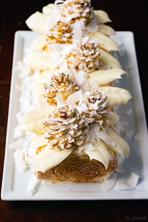 White Chocolate Yule Log, Yule Logs Recipe, Easy Buche De Noel Yule Log Recipe, White Chocolate Yule Log Recipe, Mini Yule Log Cakes, White Yule Log Cake, Rolled Cake Recipes, White Yule Log, Christmas Bakes Ideas