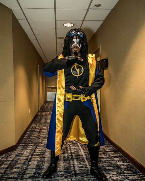 @hyattregencycrystalcity @blerdcon #blerdcon #blerds #blerdcon2017 #blerdcosplay #dccomics #dccosplay #staticshock #staticshockcosplay… Black Man Halloween Costume, Black Guy Halloween Costumes, Halloween Costumes Black Men, Cosplay Costumes For Men, Static Shock, Super Shock, Dc Cosplay, Video Game Cosplay, Trendy Halloween Costumes