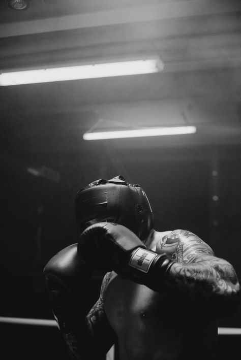 10,000+ Best Athlete Photos · 100% Free Download · Pexels Stock Photos Boxer Aesthetic, Thai Box, Motivation Photo, Kickboxing Training, Boxing Images, Sweet Carrot, Tension Setting, Boxing Gym, Combat Sport